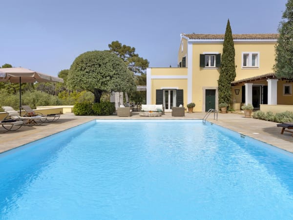 The irresistible pool with the house behind.